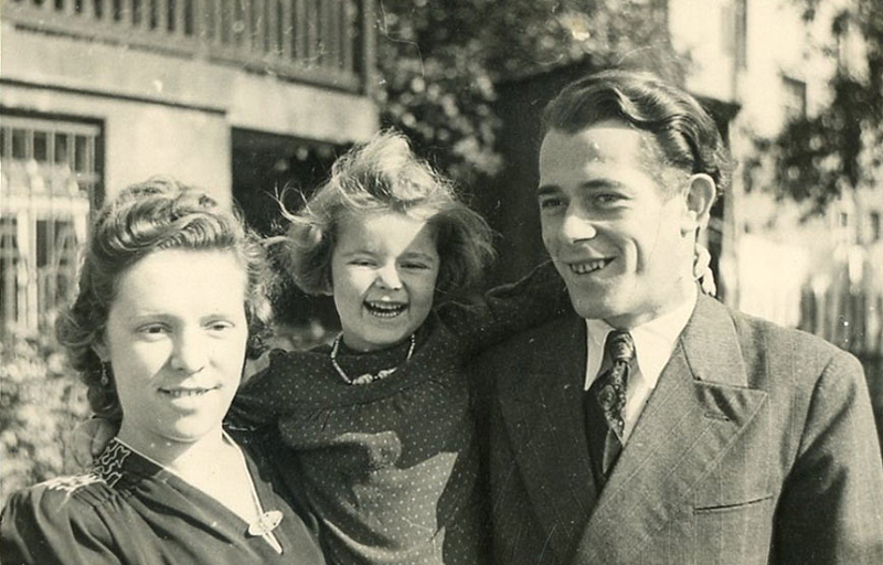 Walter und Edith Augustin mit Tochter Marion, historisches Familienfoto
